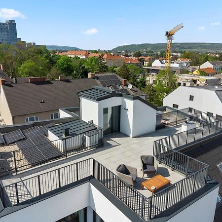 1 Min To Public Transport - 3 Min To Supermarket And Pharmacy - On-Site Parking For 19,90 Eur Wina Bagian luar foto