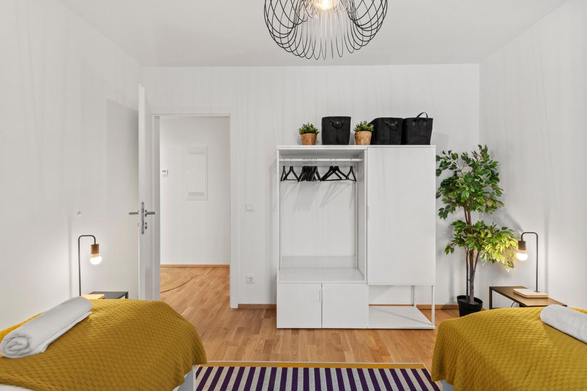 1 Min To Public Transport - 3 Min To Supermarket And Pharmacy - On-Site Parking For 19,90 Eur Wina Bagian luar foto