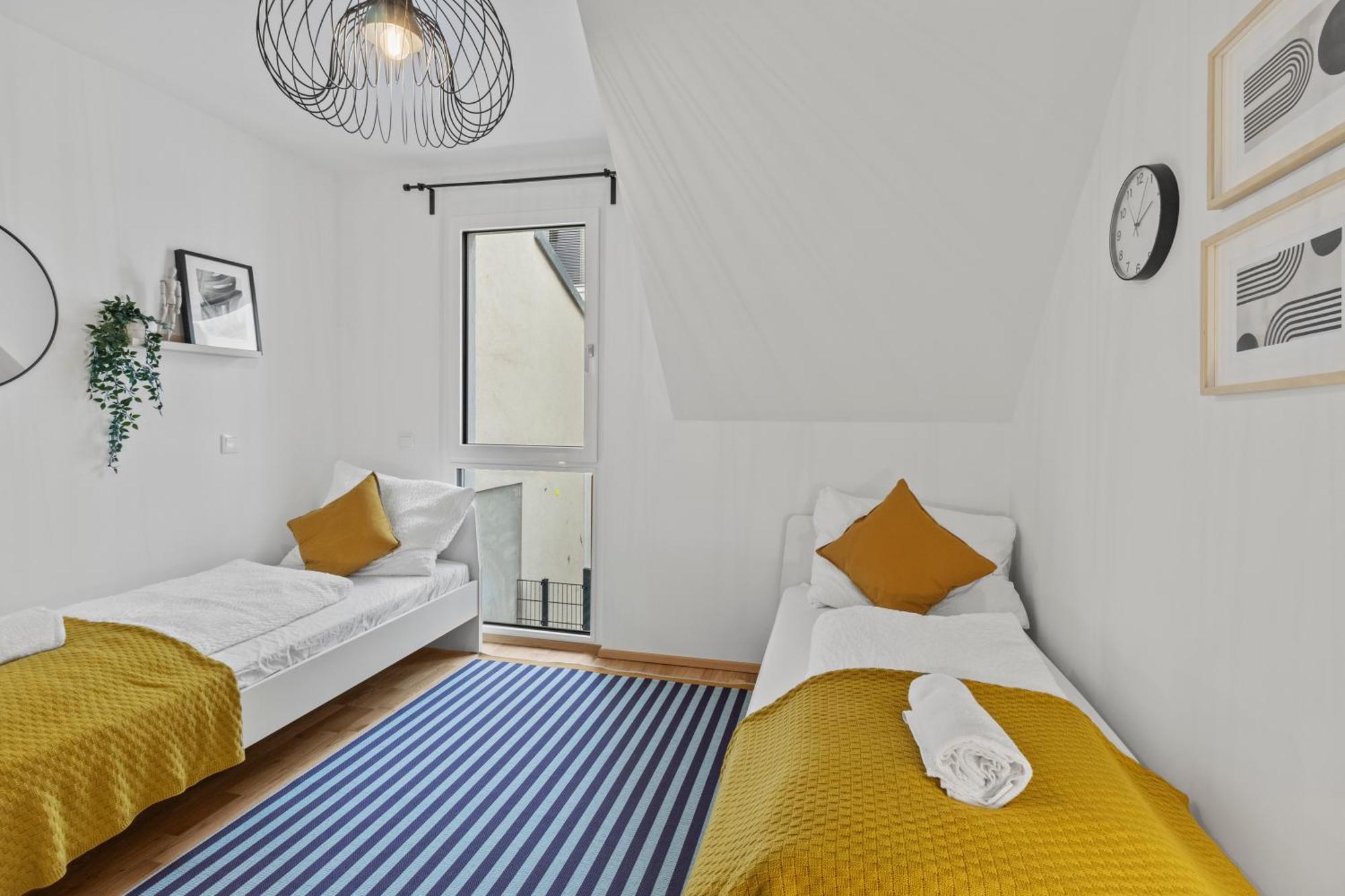 1 Min To Public Transport - 3 Min To Supermarket And Pharmacy - On-Site Parking For 19,90 Eur Wina Bagian luar foto