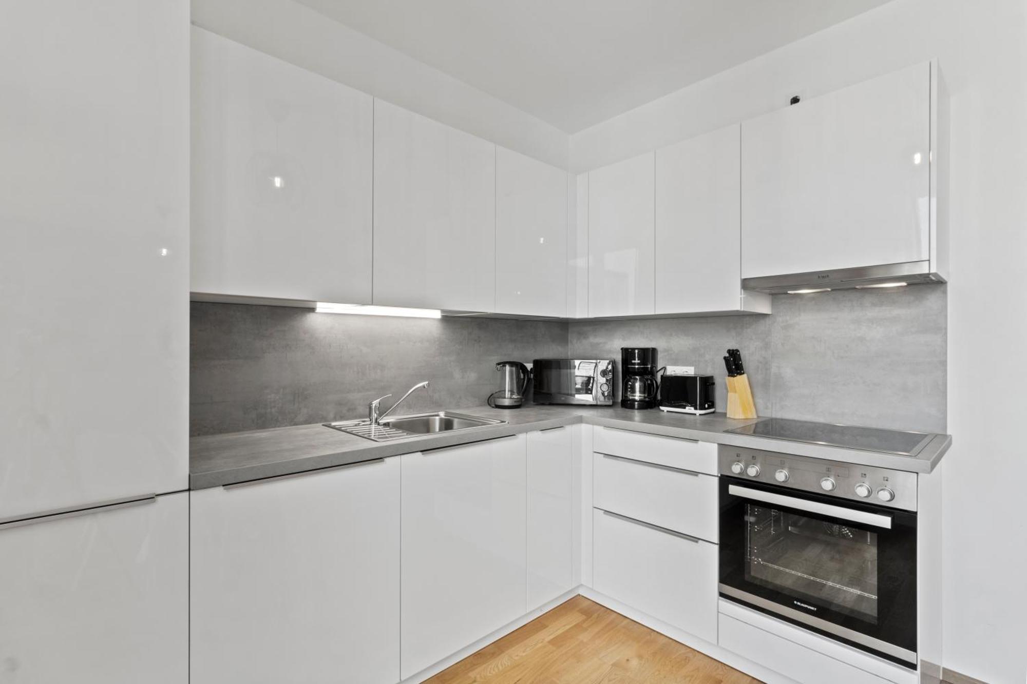 1 Min To Public Transport - 3 Min To Supermarket And Pharmacy - On-Site Parking For 19,90 Eur Wina Bagian luar foto