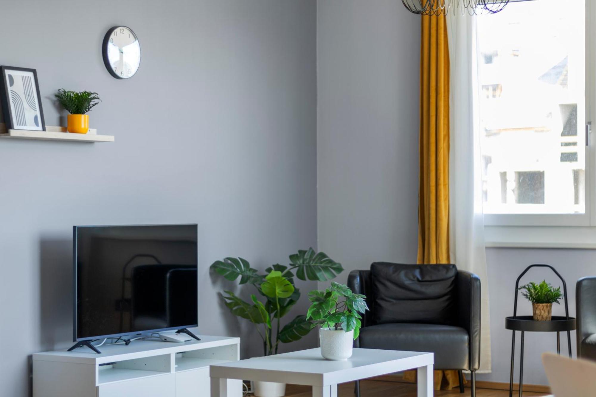 1 Min To Public Transport - 3 Min To Supermarket And Pharmacy - On-Site Parking For 19,90 Eur Wina Bagian luar foto