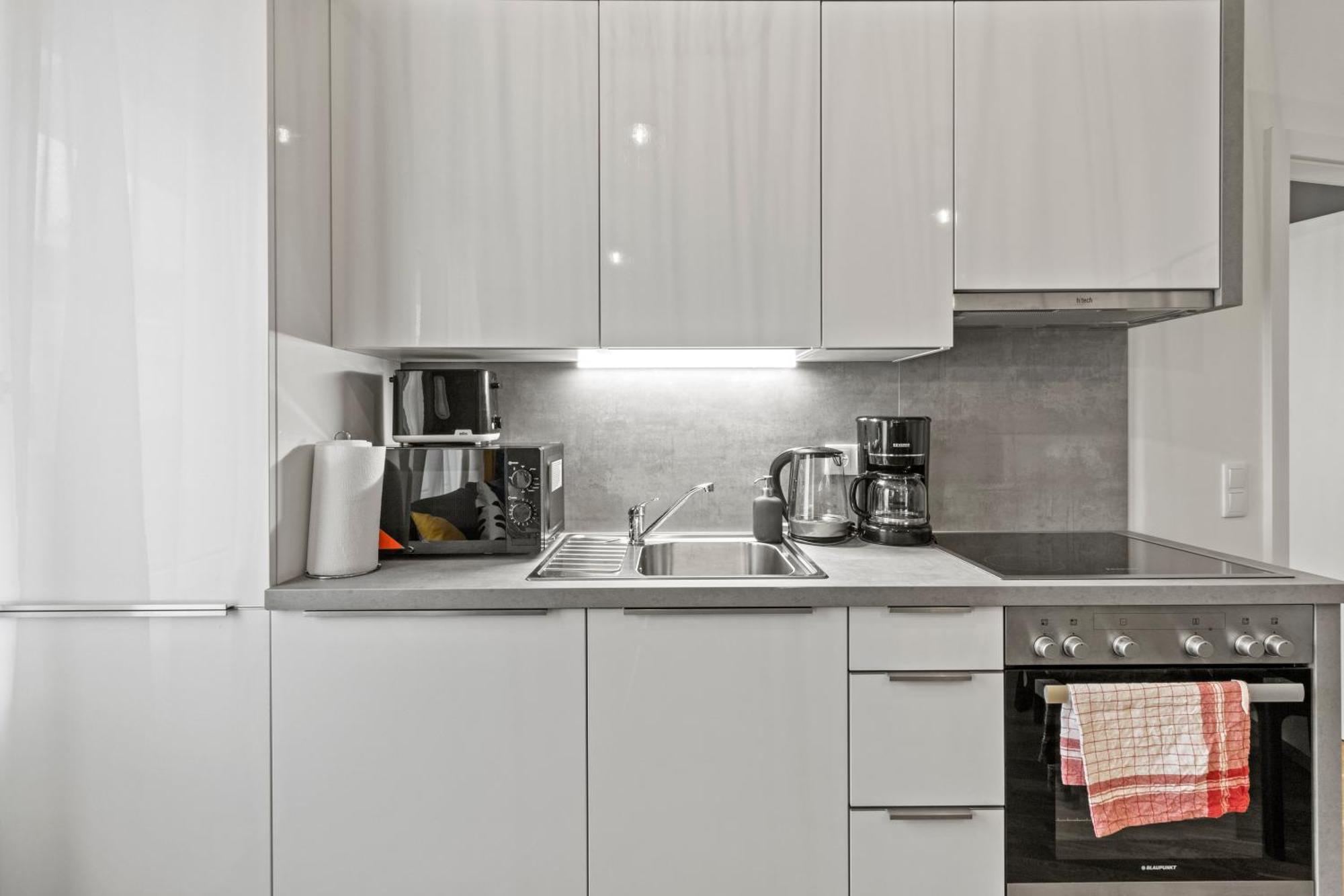 1 Min To Public Transport - 3 Min To Supermarket And Pharmacy - On-Site Parking For 19,90 Eur Wina Bagian luar foto