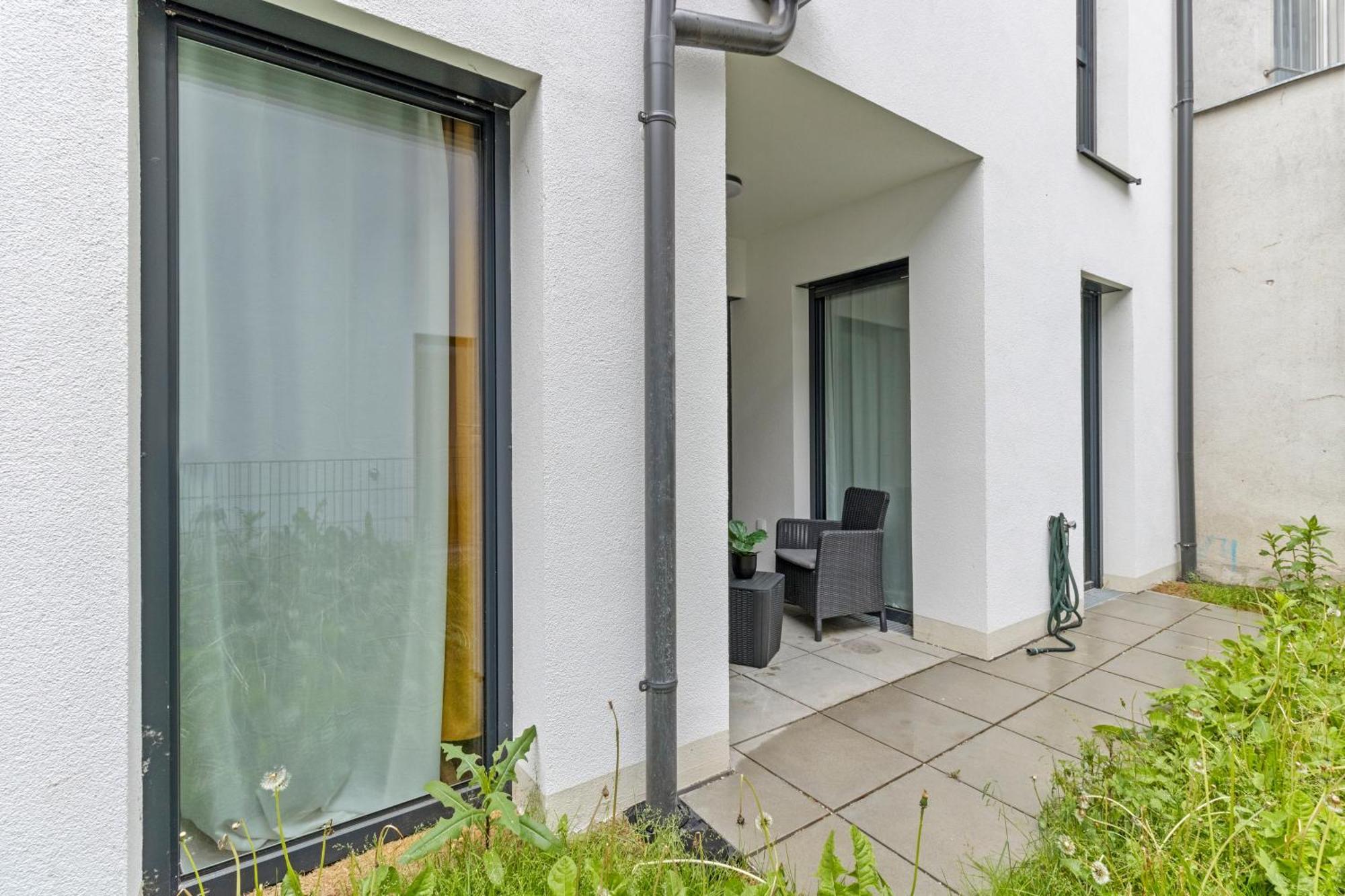 1 Min To Public Transport - 3 Min To Supermarket And Pharmacy - On-Site Parking For 19,90 Eur Wina Bagian luar foto